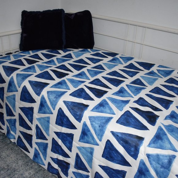 Designart Twin Duvet Cover with Matching Pillow Case - Picture 1 of 8